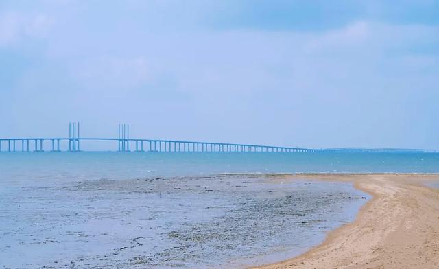 坐高铁去看海！出站走10分钟就能到海边！