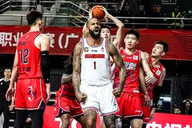 「CBA」吉伦沃特伤退，广东队客场不敌“领头羊”图片