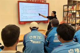 网红律师上阵普法，为就业群体送上“餐包”图片