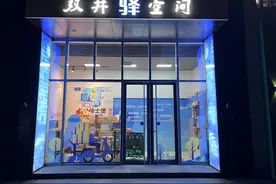 外卖员夏夜加班，朝阳双井开通24小时驿站图片