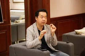 小提琴家宁峰3小时挑战无伴奏作品，mini音乐节邀请全年龄层市民玩转“巴赫计划”图片