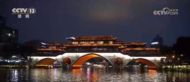 不夜城、观光巴士、民族演出点亮“Ye”生活 缤纷新“夜”态激发消费多巴胺