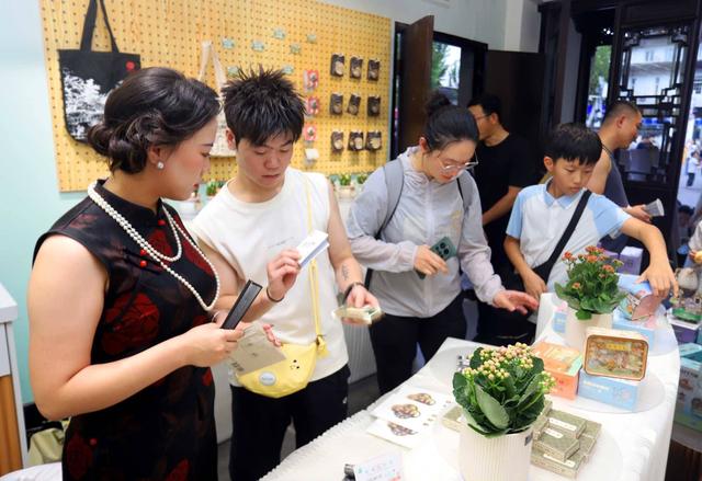 江苏苏州：文创产品为游客带来新潮的文化消费体验
