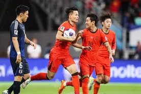 破门！国足对战日本进球，目前1:2日本队图片