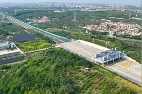 国资驿站｜山东省国资委召开省属企业人才工作座谈会；山东高速集团建成全国首个“零碳智慧收费站”图片