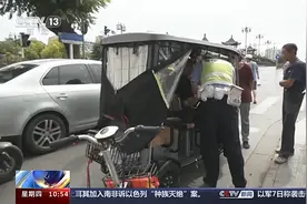 电动自行车加装风挡雨篷：不利于避险，还增加事故发生率图片