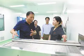 李阿姨和工友们重新上岗了图片