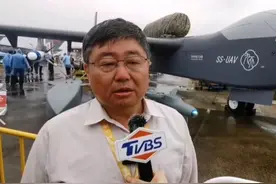 台退役军官吕礼诗在珠海航展上哽咽激动，绿营破防想修法砍掉其退俸图片