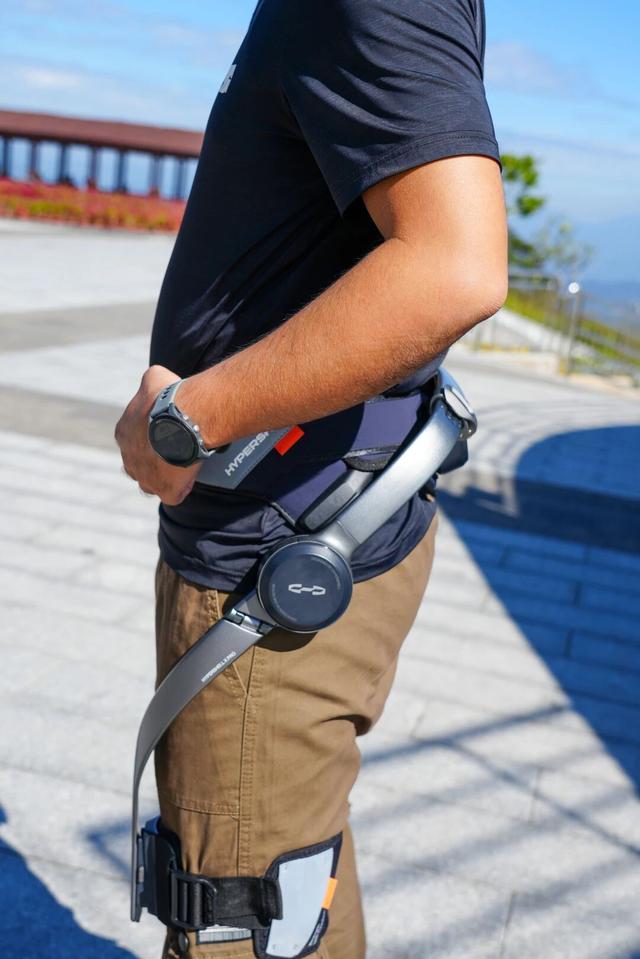 爬山也能开“外挂”！罗浮山景区上新“外骨骼机器人”