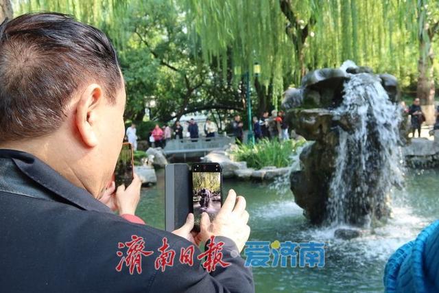 一年四季 泉在济南丨“月牙飞瀑”盛景再现