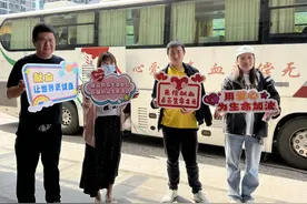 “10分钟”爱心驿站服务圈暖心集市： 用志愿力量传递社区温情图片