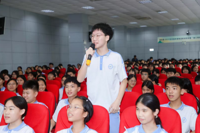 “穿越时空，对话东坡”微话剧走进澄迈中学