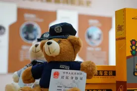 儿童节特别礼物来了，福利院32名孩子喜获人生首张身份证图片