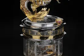 欧米茄“月暗之面”致敬阿波罗，帕玛强尼“游龙戏珠”座钟栩栩如生 | 当周腕表图片