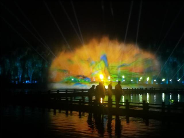 北疆首部超维度音乐水舞光影秀精彩上演