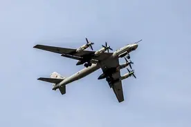 突发！俄3架战略轰炸机遭空袭图片