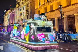 25辆花车+24支中外表演队今夜点亮外滩 旅游节大巡游尽显城市开放活力图片