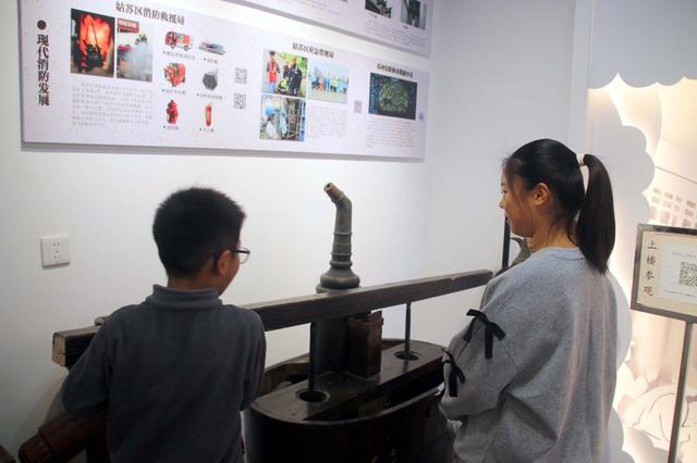 江苏苏州：消防文化微展厅里受教育