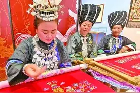 千丝巧手成 万缕匠心织图片