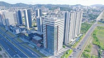机器人帮你挪车、充电！珠海这个智慧停车场太“AI”了