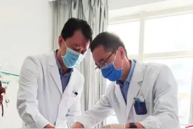 与医生相约去北大！“折叠男孩”手术效果良好图片