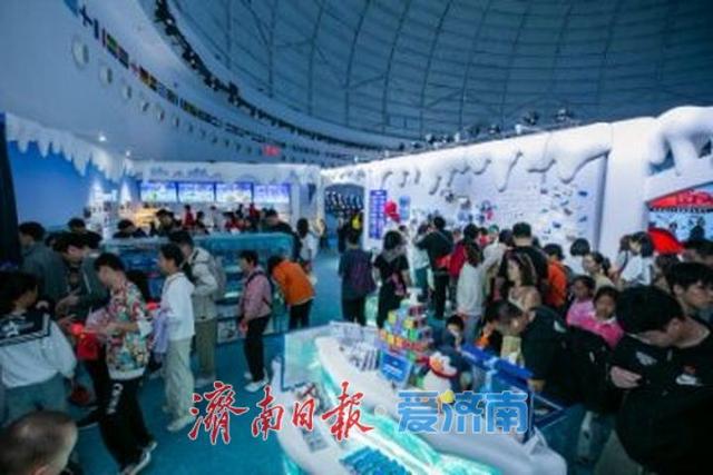 让“探索南北极”从遥远的想象转变为可触达的文化体验        山东博物馆 “南北极探索中心”盛大启幕