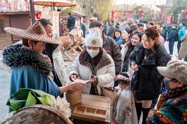 跨年夜福利：与南征北战组合一起，在河南开封清明上河园点亮我的天空！一起激情跨年，一起热血狂欢！