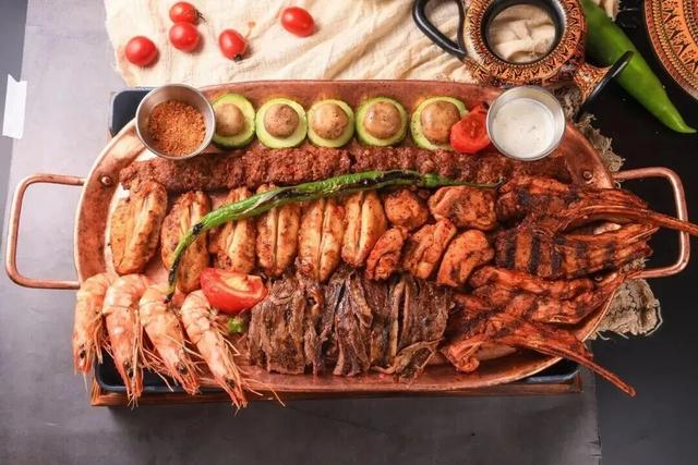 太Chill了！解锁闵行的“欧式慢生活”，在喷泉广场晒太阳、吃烤肉……