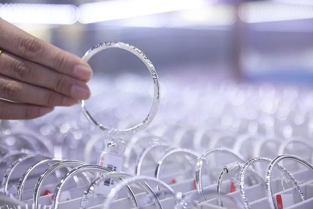 涨超100%，白银会否破80美元/盎司