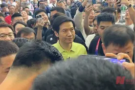 车展速递｜雷军现身北汽集团展台，与张建勇说了什么？图片