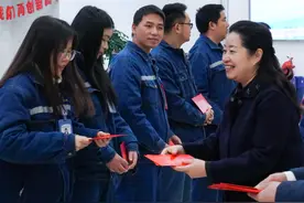 节后上班第一天 四川达州市总工会深入生产一线看望慰问返岗职工代表图片