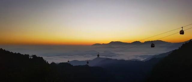 【直播倒计时1天】低至1元畅玩冬日瓦屋山，赏日出云海奇景！就在瓦屋山景区抖音直播间，明早8点准时开抢！