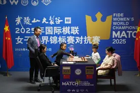 国象路上的坚持与热爱——专访五届国象世界棋后居文君图片