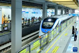 上海轨道交通市域线机场联络线通车运营图片