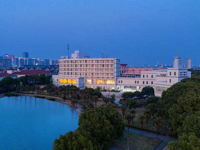 ️阳澄湖挤爆？这个核心产蟹区才真香！蟹宴限时6折！客房3折特惠！送免费住宿惊喜