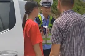女儿上厕所，爸爸却“跑”了图片