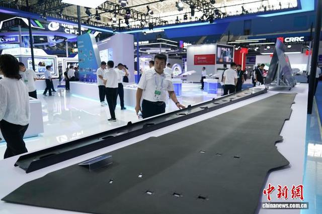 第七届“新博会”在哈尔滨启幕 1000余家企业和机构参展