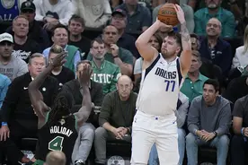 NBA总决赛｜东契奇带伤出战没能带来胜利 赛后表示输球都怪自己图片