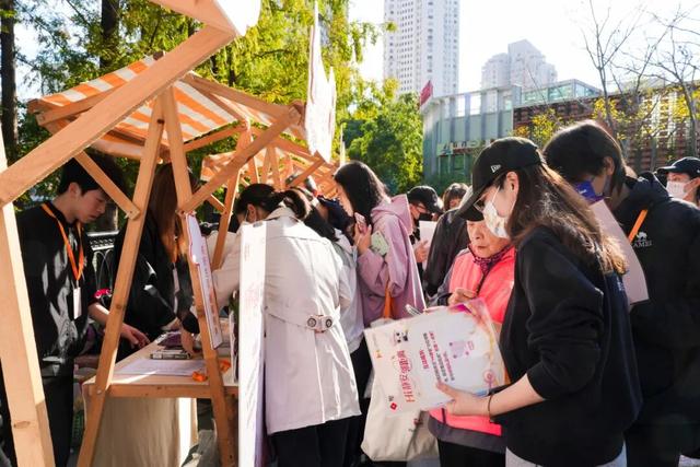 赴一场美好之约！@Hi静安小红书亮相美好生活节市集→