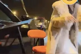 宝马男深夜搭讪路边女主播不成，开车冲撞另一女主播设备，警察连夜上门拘人图片