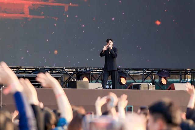 大江东 ｜ 前滩音乐节来了！上海市区这场3万人级户外演出如何“无中生有”