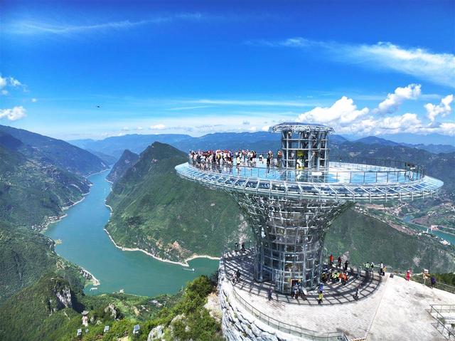 巴东：巫峡秋色引客来
