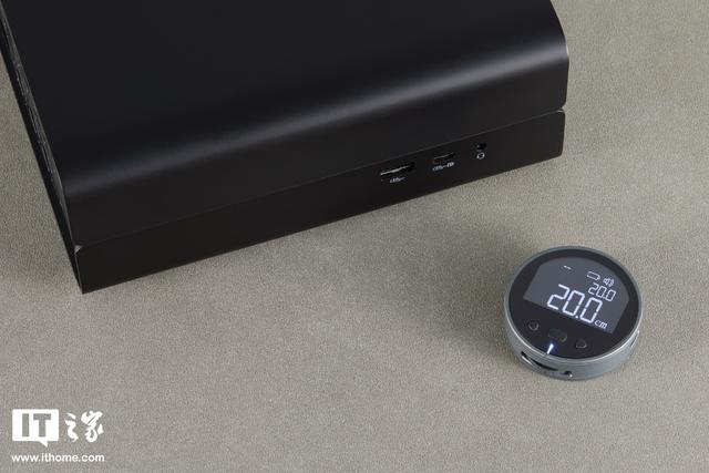 惠普 Z2 Mini G1a 迷你 AI 工作站图赏：横竖都能放，小巧又时尚