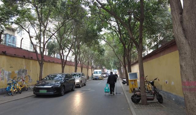 炒八掺爆火两个月后	，夫妻店主决定搬迁12年老店：天冷了，想多支个火，目前80%仍是新客	，号不够用