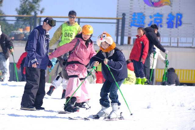 达人与童话NPC破壁次元！玉舍雪山开启“冰雪童话奇遇记”