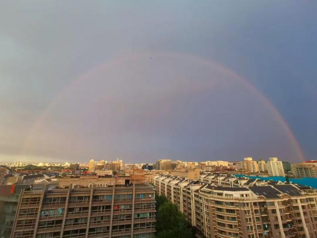 超多美图刷爆朋友圈！北京雨后出现壮美双彩虹奇观