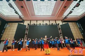 赴新疆交流参访香港青年：“这片土地充满魅力与温暖”图片