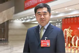 重庆市政协委员、重庆机场集团总经理黄伟：成渝联合打造低空经济产业图片