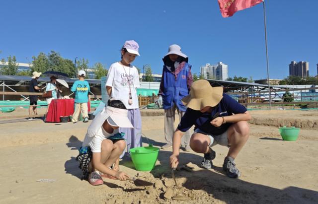 郑州“加时”安排，感受城市和游客的双向奔赴丨中听
