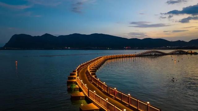 昆明滇池草海开合浮桥建成，等你来取名！